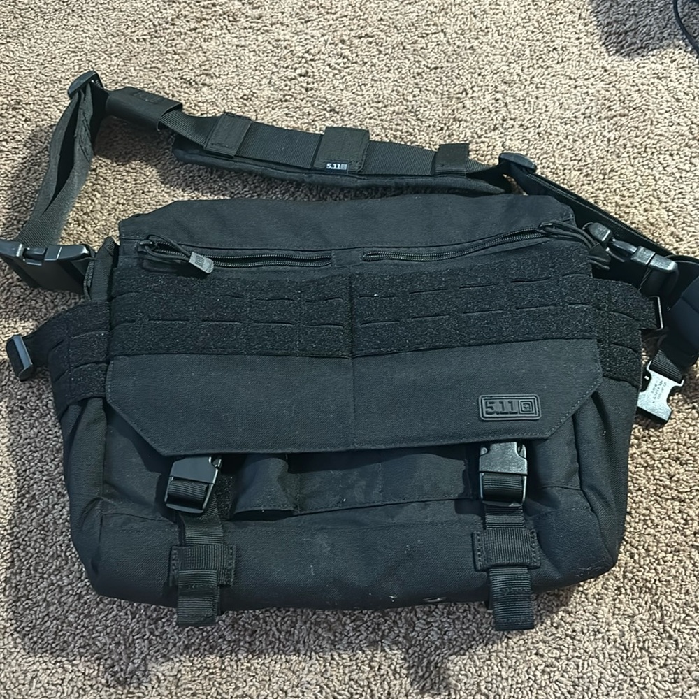 NWOT 511 messanger bag black
